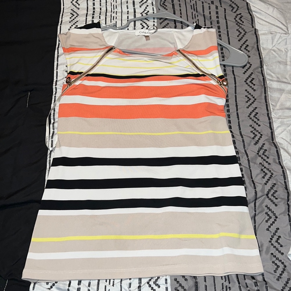 Women’s XS Calvin Klein (Fits more like a S than XS)